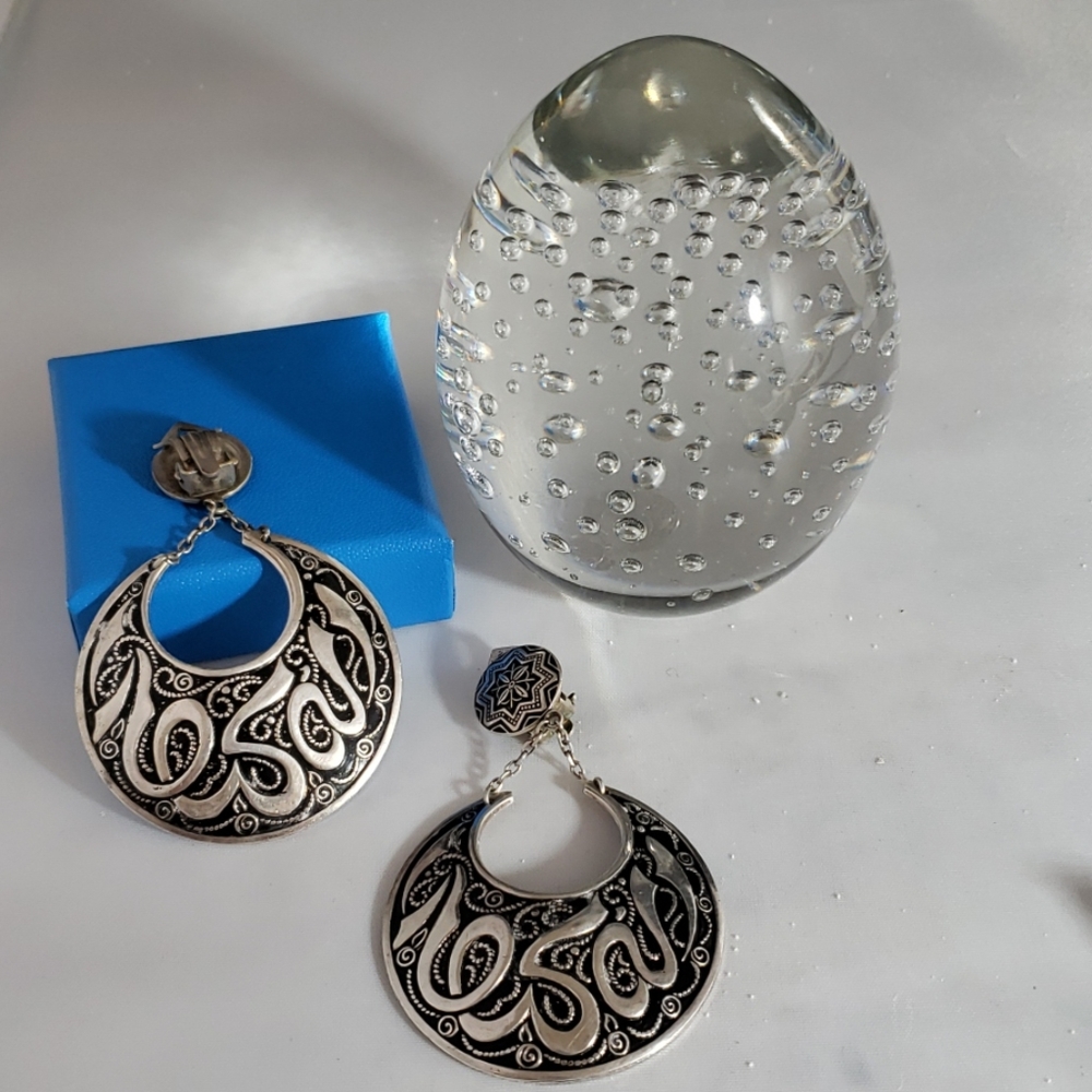 Fabulous clip on vintage earrrings